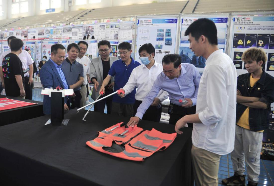 校领导体验员工作品